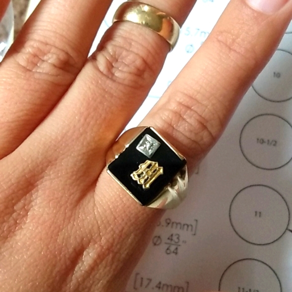 10k or 14 yellow gold onyx thick ring